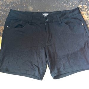 Steele Size 32 black shorts